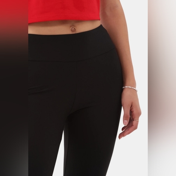 NWT Black Women's Flare Leggings- Size Medium 8/10 - Picture 2 of 4